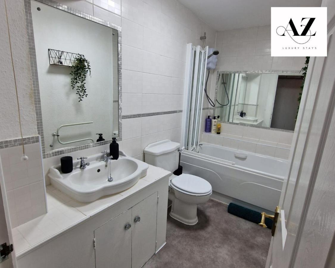 Two Bedroom Mansion House Apartment By Az Luxury Stays Newmarket With Parking And Wifi Exterior foto