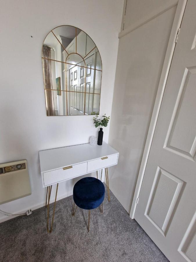 Two Bedroom Mansion House Apartment By Az Luxury Stays Newmarket With Parking And Wifi Exterior foto